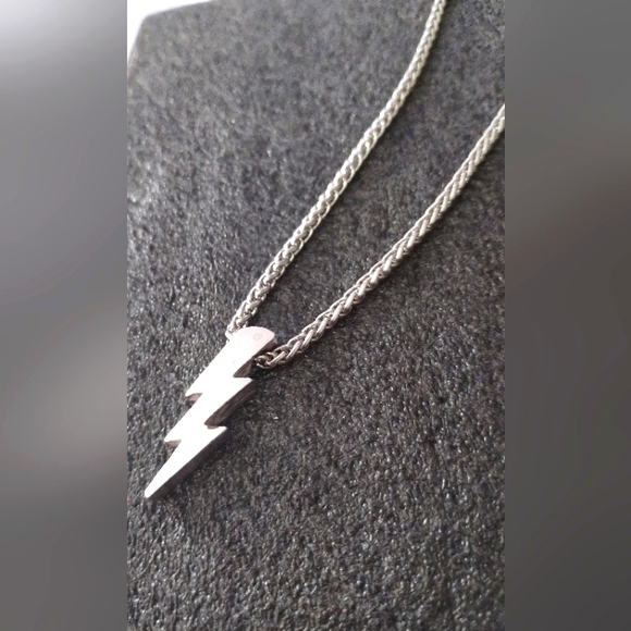 Mens Stainless Steel Chain with Stainless Steel Lightning Bolt Charm (18-24in) - Picture 4 of 4